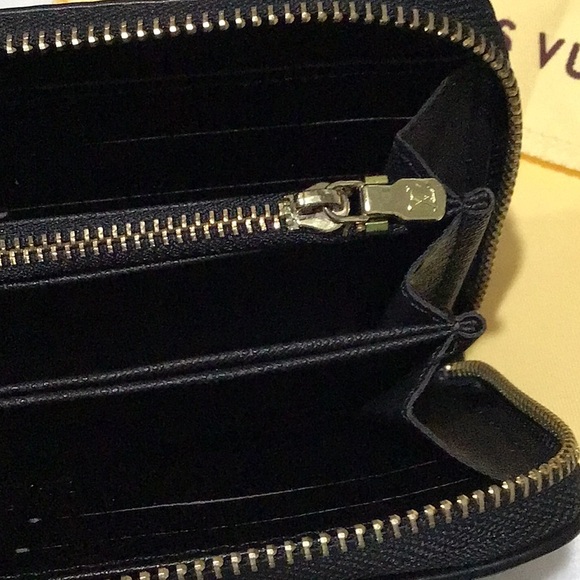 Black large wallet very good condition. Brand new never used 8 1/2 x 5” - Picture 3 of 5